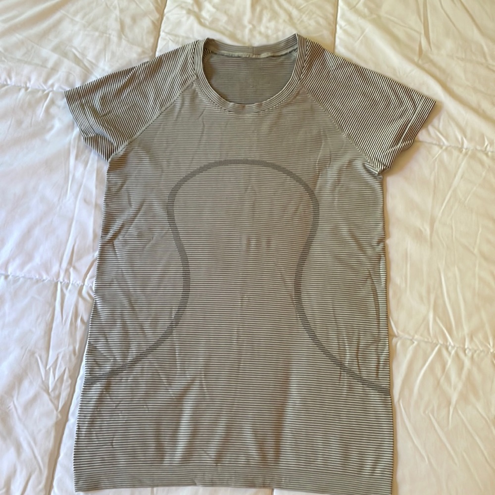 Lululemon tee